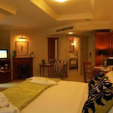 Отель Westwood 4*