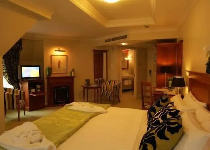 Отель Westwood 4*